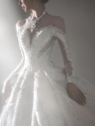 -Renee芮亦婚纱(原丽莎)