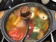 葡国番茄牛尾拼泰式冬阴功汤底-一哥澳门豆捞 · 十七年经典澳门火锅(四季天地店)