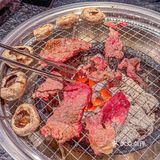 新鲜现切的嫩牛肉现烤真的巨巨巨香❗