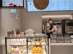 面包甜点陈列柜-喜茶(广州中山六路店)