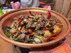 -老滇山寨•云南特色菜•地方菜•民族风情歌舞表演(金碧店)