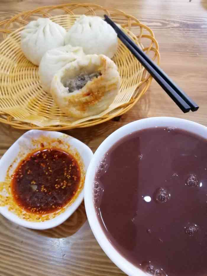 清真白家包子铺-"从青年旅舍出来,一直走(主要为了认路)经.