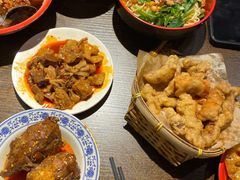 -爆炸头阿姨小四川正宗川味小吃(无任何分店)