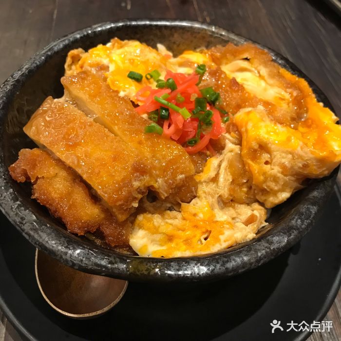 鸡蛋煮炸鸡排盖浇饭