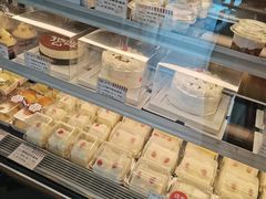 -红宝石·鲜奶小方·海派西点房(金杨店)