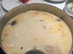 -洪氏嗨捞·广东猪肚鸡·椰子鸡火锅(西咸万象城店)