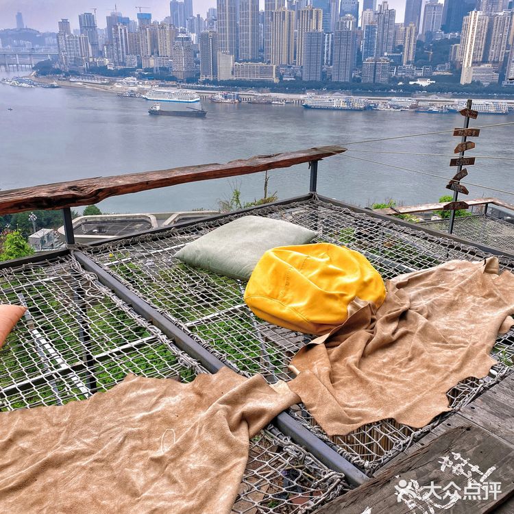 荒芜中的诗情画意