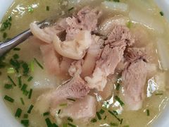 萝卜炖肘子-荣生萝卜汤饭店