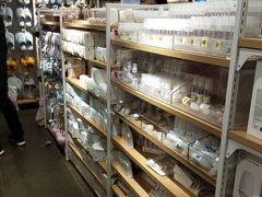 -名创优品(北京新中关购物中心地铁层店)