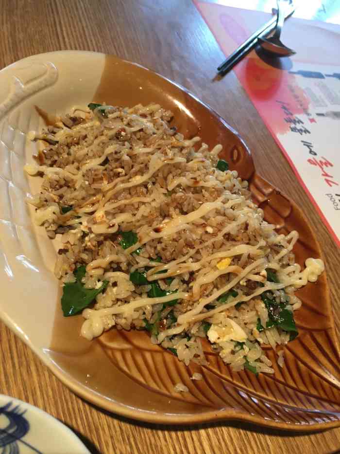 上面都是美乃滋!饭是甜的!第二张家酱油炒饭还行吧