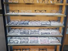 -优医视平价眼镜蔡司依视路折扣工厂店(十里堡店)