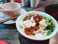 豆花米线-热火朝天鲜切牛肉火锅(南强街巷店)