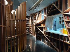 -钟书阁(松江泰晤士小镇店)