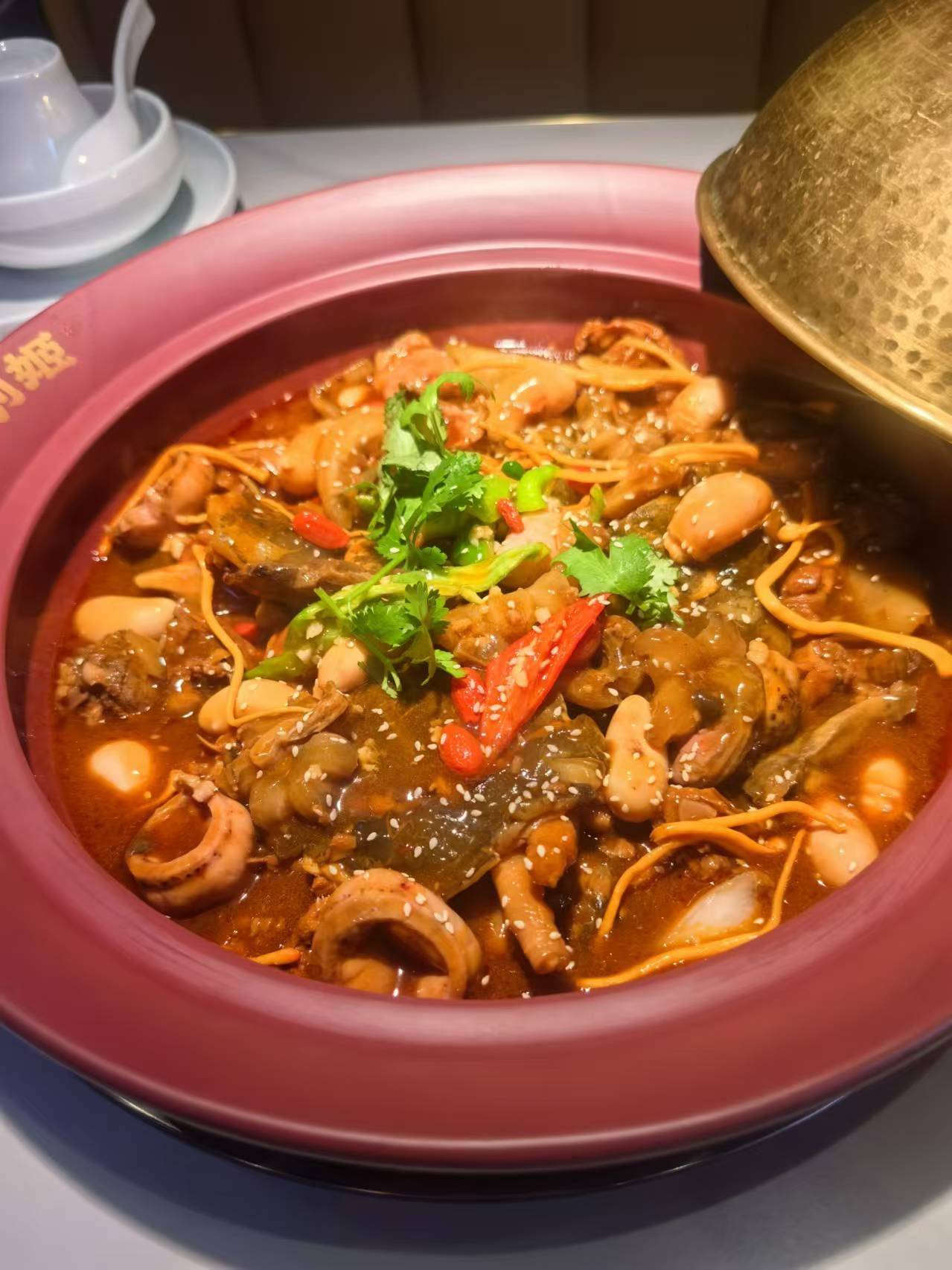 霸王三宝锅,鲜活甲鱼搭配牛鞭牛蛋和鸡腰还有走地鸡