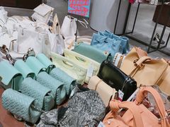 -URBAN REVIVO(高德置地广场·春广场店)