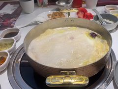 -洪氏嗨捞·广东猪肚鸡·椰子鸡火锅(西咸万象城店)