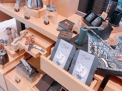零售区-星巴克臻选(上海合生汇1F店)