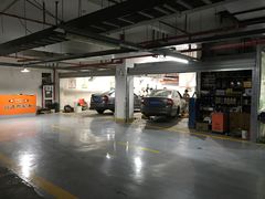 -家乐福南翔店停车场