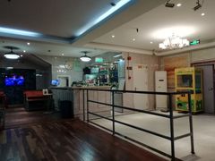 -奔马滚轴溜冰场