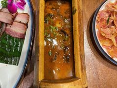 -老滇山寨•云南特色菜•地方菜•民族风情歌舞表演(金碧店)