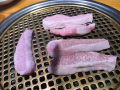 猪颈肉-唯成•韩国炭火烤肉 유성고기