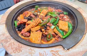 Double Pepper Stone Pot Chicken Stew