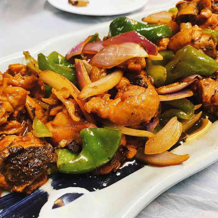 食里香老菜馆-"门脸不起眼,但是饭点人满为患,软炸里脊外.