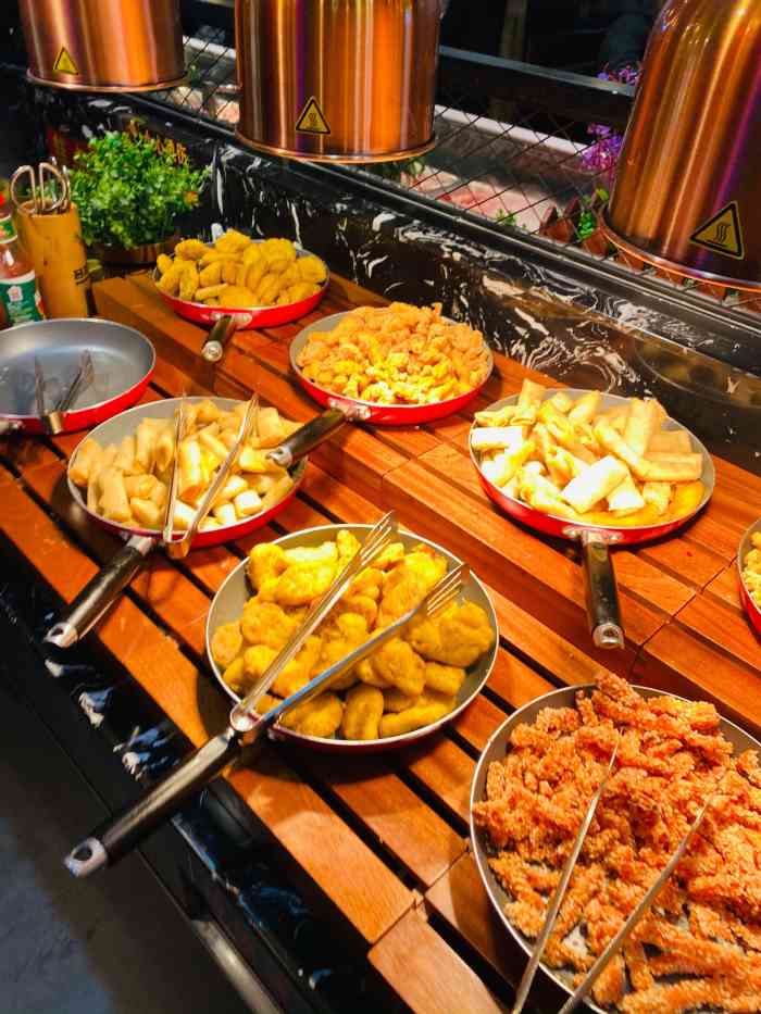 名扬煮艺肥牛自助火锅 连元桥店-"这家店的自助餐是巨***难吃,这**是