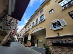 -鲁邦国际风情街(麦世达韩国精品百货店)