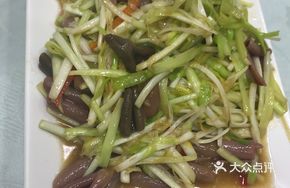 Stir-fried Sea Cucumber with Leek Yellow
