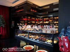 面包甜点陈列柜-Salon de The de Joel Robuchon(外滩18号店)