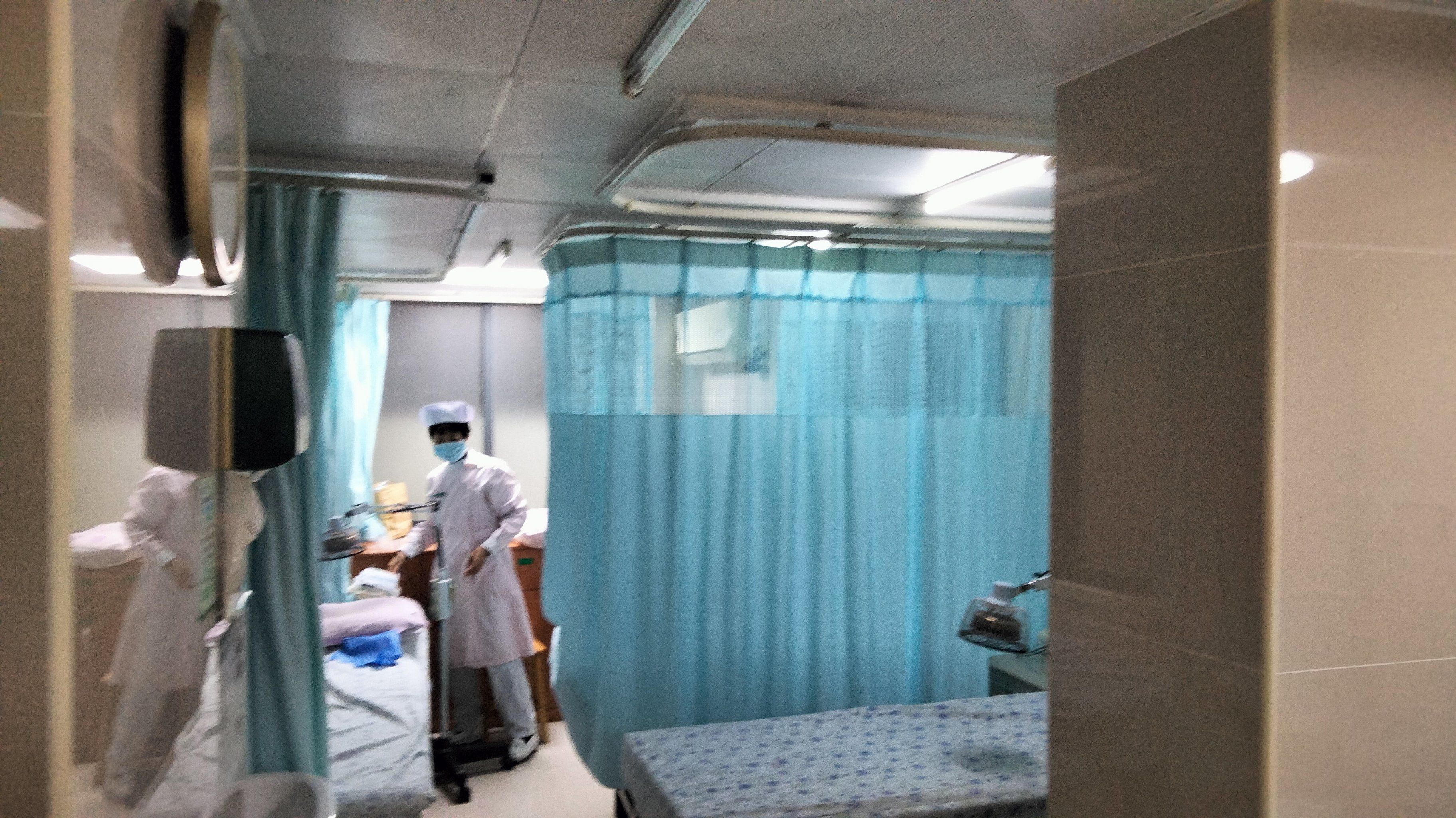 n肩劳损,针灸,普通电针,红外线治疗,另中頻脉冲电治疗,约3o分钟