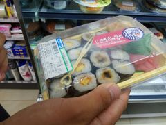 -全家便利店(襄阳南路店)