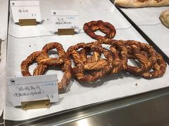 芝麻碱水可颂结-光作面包Voila Lumiere(中山店)