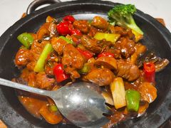 石锅蘑菇牛仔粒-鹿港小镇(悠唐店)