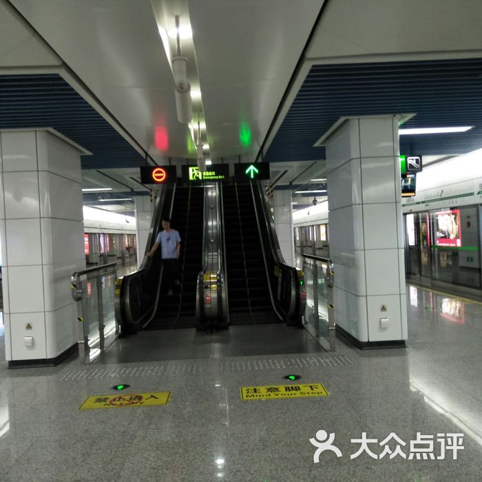 地铁四号线成都西站