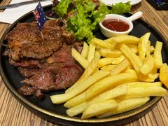 香煎谷饲安格斯西冷牛排藜麦色拉-榖屋house of flour(张江首店)