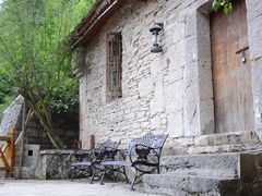 -高荡千年布依古寨旅游景区