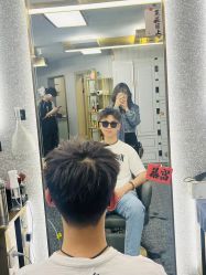 -即型男士理发工作室