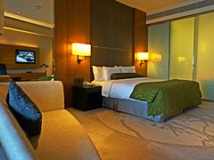 -上海滴水湖皇冠假日酒店