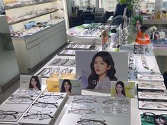 -视野联行眼镜蔡司·依视路官方授权店(顺城店)