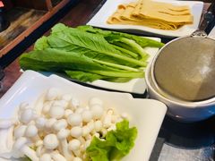 -大匠工房古船木艺术餐厅·猪肚鸡专门店(长白仙岛店)