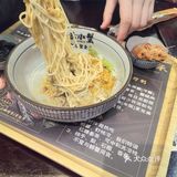 蟹黄面味道鲜美，孩子很爱吃
