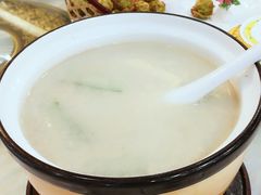 鱼汤丝瓜煲猪肚-汇贤府·李氏鲁菜(五棵松店)