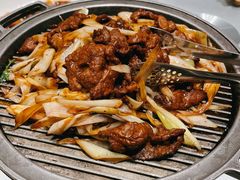 经典葱爆小羔羊肉-悦融·京鲁菜·露台花园(安定门店)