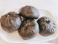 黑猪肉黑金包-李与白包子铺(桐梓林店)