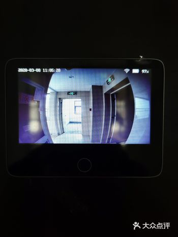 主人，侦测到门外有人逗留哈哈