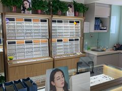 -视野联行眼镜·蔡司授权店(长白万象汇店)