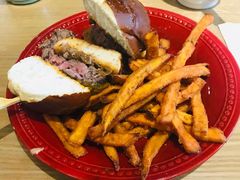 招牌牛肉汉堡-HELLO 27 意面·沙拉·帕尼尼