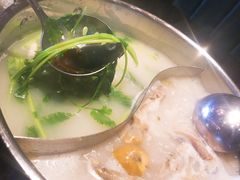 澳门鸡脚猪骨煲-官也街澳门火锅(新源里店)